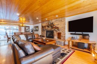 Clover by AvantStay Gorgeous Ski In Ski Out Home w Game Room Hot Tub - 3