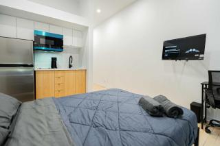 Beautiful 3 person 2 Beds Studio with parking near downtown Montreal - 1