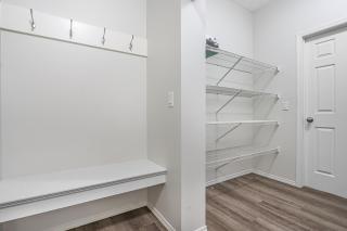 EasyStay - Close to Edmonton Airport, Shared Washroom - 2