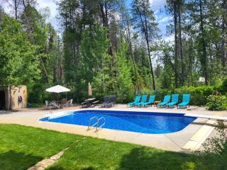 5 acres, Pool, Hot-tub, Zipline, Firepit, Arcade, BBQ, Shuffleboard - 2