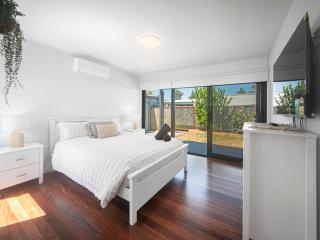 Zara del Mar - Pet Friendly Absolute Waterfront - 2