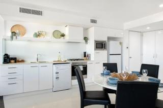 Coastal Comfort in Surfers. 1BR Plus Study - 4