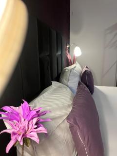 Purple Escape Balkon Netflix zentral - 8
