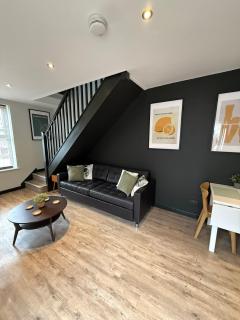 Studio 77 - Stylish 1 Bedroom End Terrace House - 1