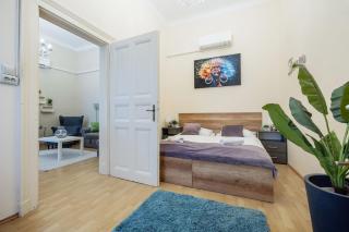 Green Lantern Home Downtown with AirCon Basilica - 2