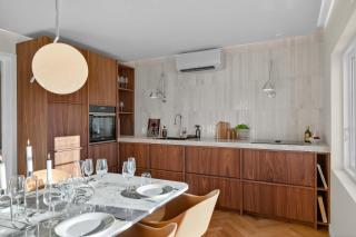 Luxury Design Apartment with Local Art - 9
