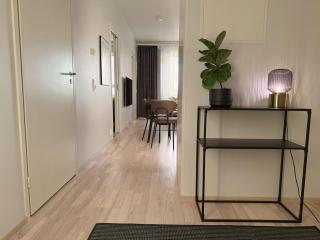 Quiet 10th floor apartment with balcony, next to train station - 1