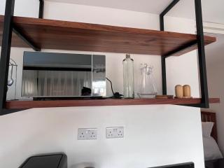Modern minimalist studio with fast WiFi near Muyenga - 5