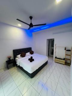 Emma Bougenvilla - 1