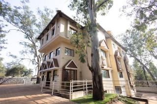 Green Paradise Hotel and Restaurant - 4