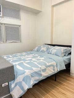 Holly's Place by Motorists Transient House - 3