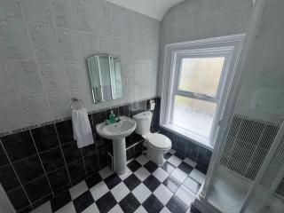 Corner House Accommodation - 9