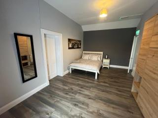 Corner House Accommodation - 7