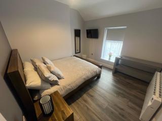 Corner House Accommodation - 6