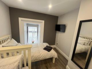 Corner House Accommodation - 5