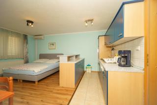 Sea Breeze Apartments - 5