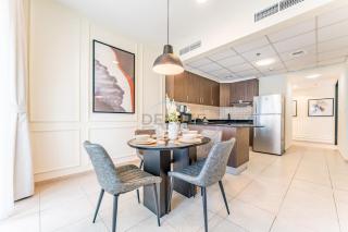 Sky-Level 2BR with Partial Marina View, Just Steps to Dubai Tram and Minutes from the Beach, Elite Residence, Dubai Marina by Deluxe Holiday Homes - 4