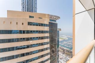 Sky-Level 2BR with Partial Marina View, Just Steps to Dubai Tram and Minutes from the Beach, Elite Residence, Dubai Marina by Deluxe Holiday Homes - 2