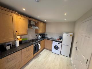 Sleeps8-FamilyFriendly-FreeParking-30MinToHeathrow - 9