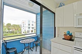 Happy Blue Coconuts - North - 1