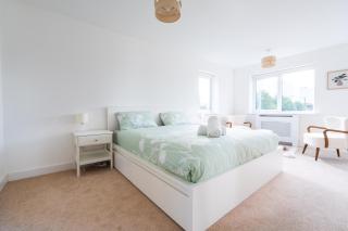 4-bedroom New House Near City Centre - 0