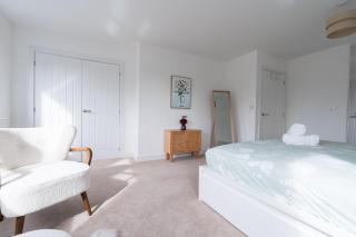 4-bedroom New House Near City Centre - 3