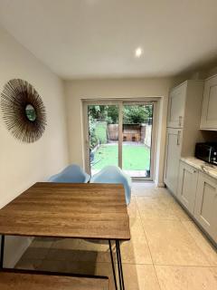 3 Bedroom House with Parking - 8