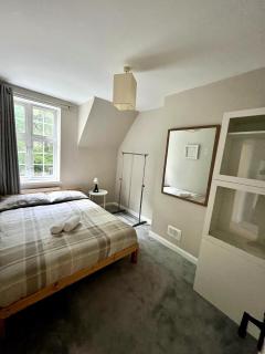 3 Bedroom House with Parking - 5