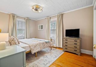 Roberson House Private Pool Walk to DT Sleeps 12 - 3