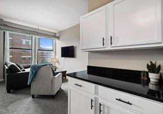 CLE 2BDR with Comfort & Conveniences Inside & Out - 3