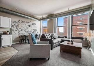 CLE 2BDR with Comfort & Conveniences Inside & Out - 1