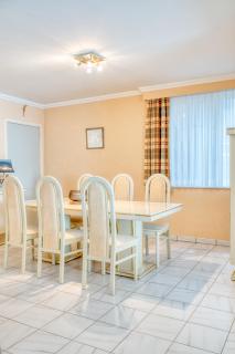 Cozy 4-Person Retreat Near Blankenberge Beach - 1