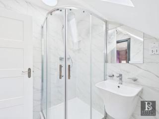 Luxury room's with ensuite and kitchen, parking in Slough Centre - 3