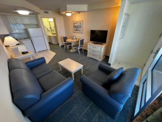 Coastal Comfort Beachfront On the Ocean Condo - 9