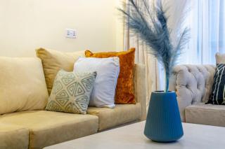 stunning one bedroom apartment with ample parking space heated swimming pool fully equipped gym and amazing city views - 4