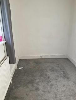 Spacious 2 Bed Apartment in Addlestone - 1