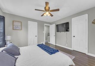 Brooklyn Townhome Updated Kitchen Sleeps 4 - 6
