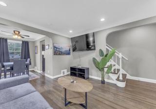 Brooklyn Townhome Updated Kitchen Sleeps 4 - 3