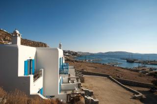 Makis Place - 9