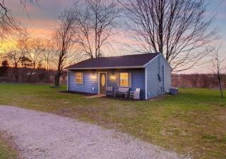 2 Bedroom Cottage - Modern Countryside Escape - 0