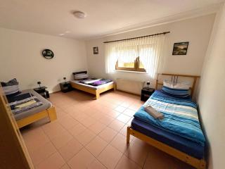 Frisch renovierte Ferienwohnung in Bad Schönborn - 3