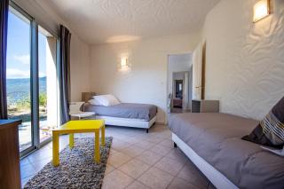 Villa de Charme avec Piscine et vue Mer en Corse du Sud - 2