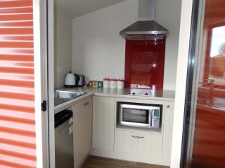 The Red Hut - 6