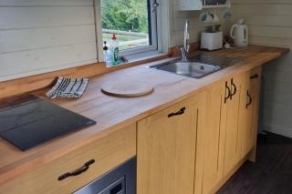 Glamping Hut - Sleeps 2 hot tub & parking - 9