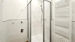 Denkmal-Apartment zentral in Krefeld mit hohen Decken - 1