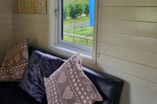 Glamping Hut - Sleeps 2 hot tub & parking - 8