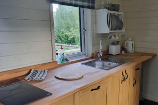 Glamping Hut - Sleeps 2 hot tub & parking - 7