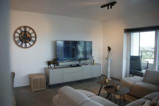 Beachfront Apartment - Stunning Views Balcony City Access - 2
