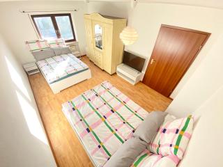 Room for Oktoberfest stay - only 20 minutes away - 0