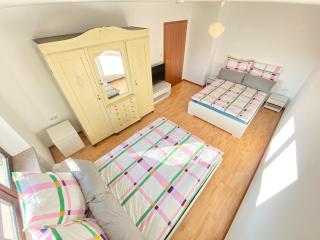 Room for Oktoberfest stay - only 20 minutes away - 9